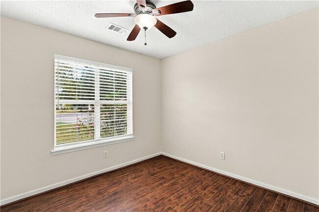 Building Photo - 28 Autumn Ridge Dr