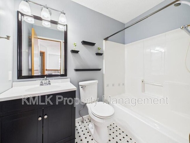 Building Photo - 411 Treeview Dr