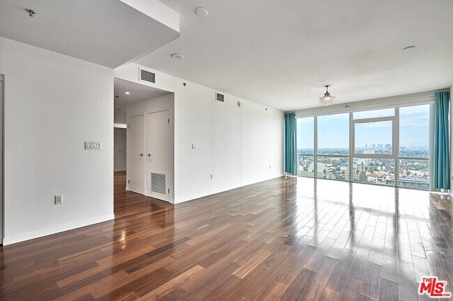 Building Photo - 3785 Wilshire Blvd