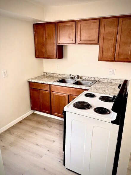 Building Photo - 2324 Iroll Ave