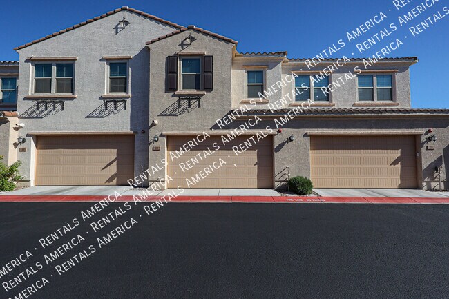 Building Photo - 4077 S Sabrina Dr