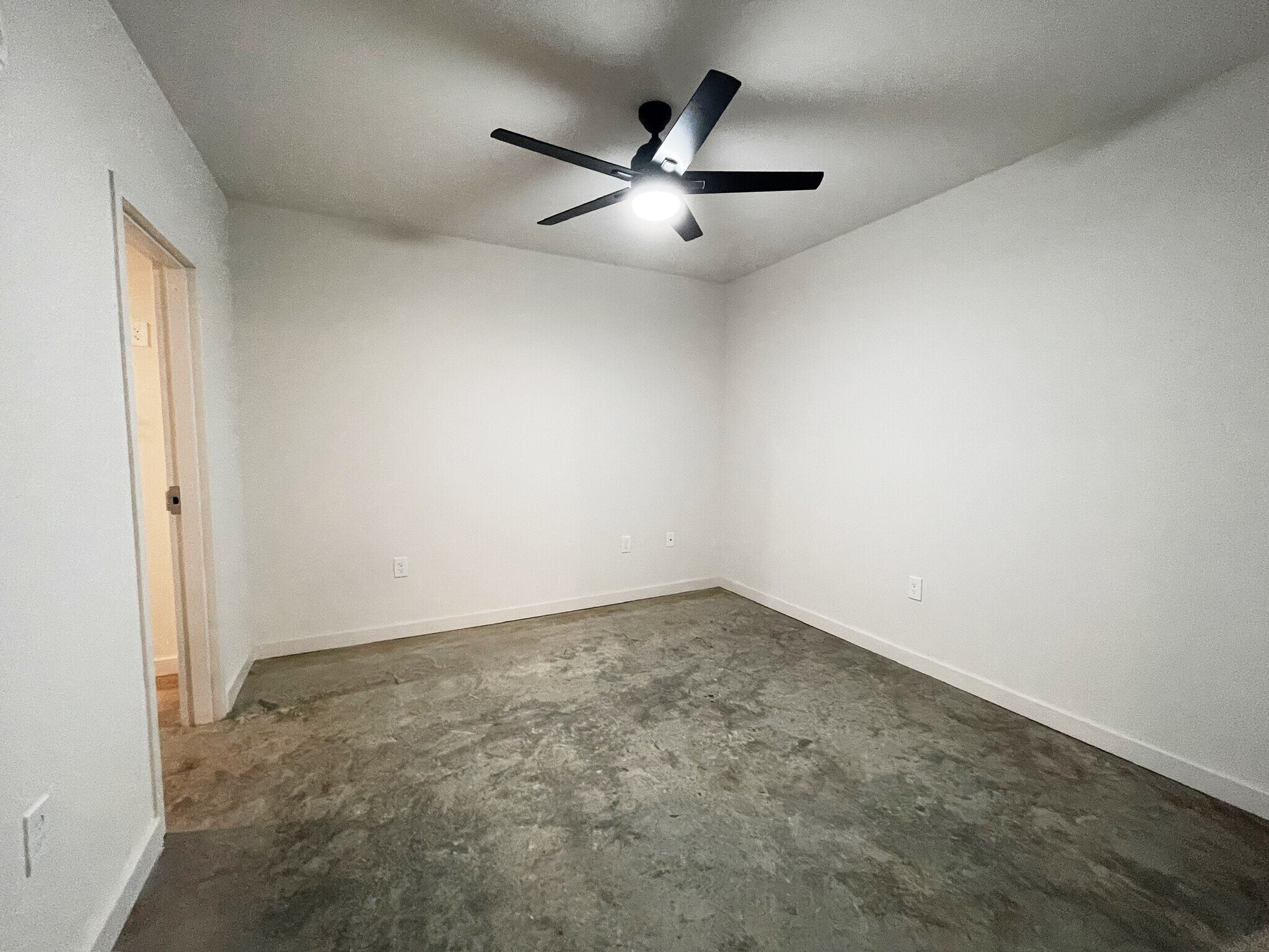 Building Photo - 193 S Saint Andrews St