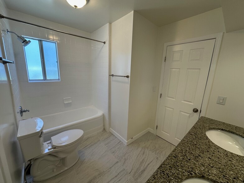 Building Photo - 3513 Loosmore St