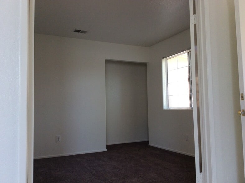 Building Photo - 3242 Shale Rd