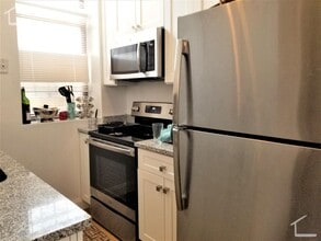 Building Photo - No Brokers Fee, Large Unit, Heat, Hot Water Included, Laundry on a Site