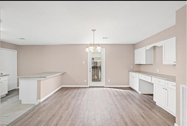 Building Photo - 6610 Rockergate Dr