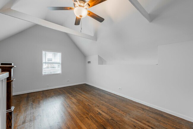 Building Photo - 1709 W Barry Ave