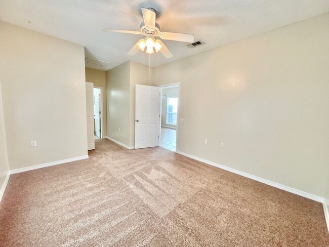 Building Photo - Charming 3-Bedroom Cottage