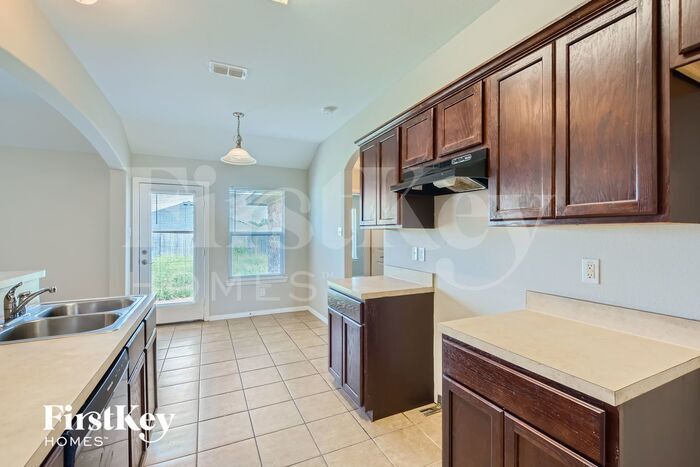 Building Photo - 1818 Willowbrook Dr