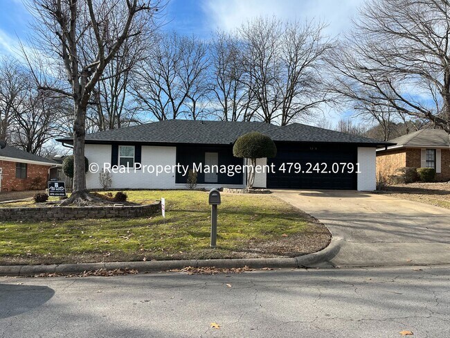 Primary Photo - MOVE IN READY! Beautiful 3B/2B Newly Remod...