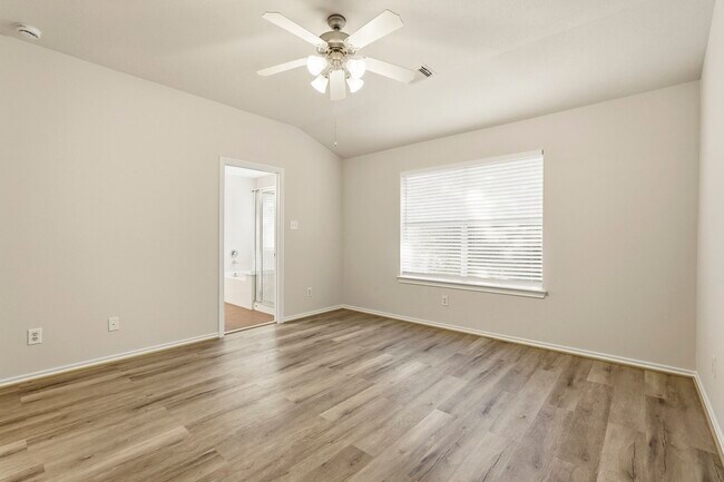 Building Photo - 5606 Redgrove Ln