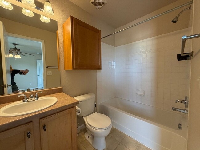 Building Photo - Delightful 3BD/2BA Townhome in Erie with Fresh Paint and New Flooring