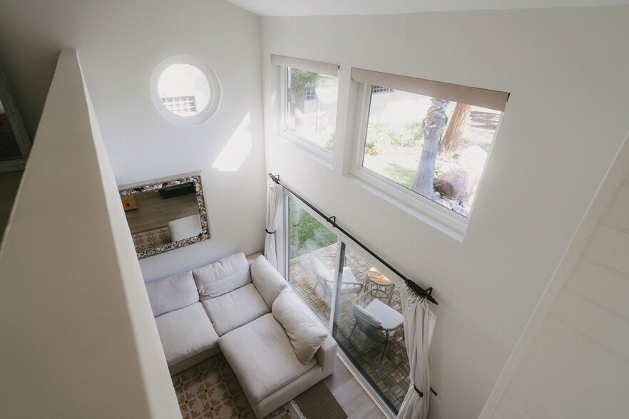 Building Photo - 5716 Skyview Way