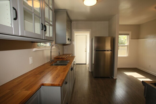 Building Photo - Laurel Street Triplex