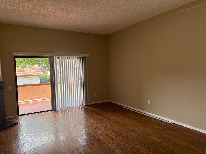 Building Photo - 2814 Chatsworth Way