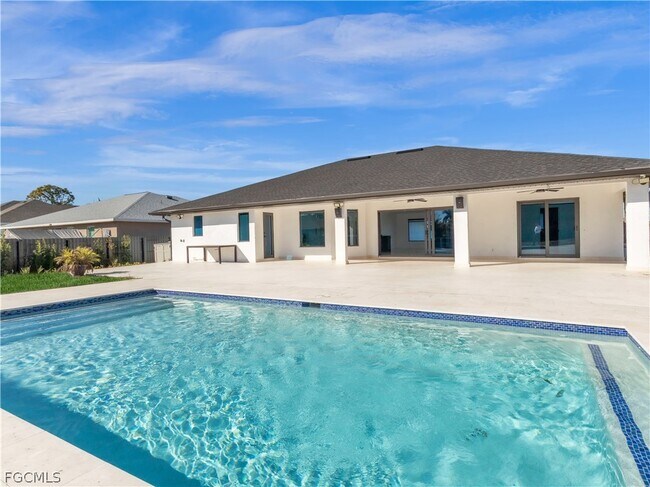 Building Photo - 2836 NW 5th St