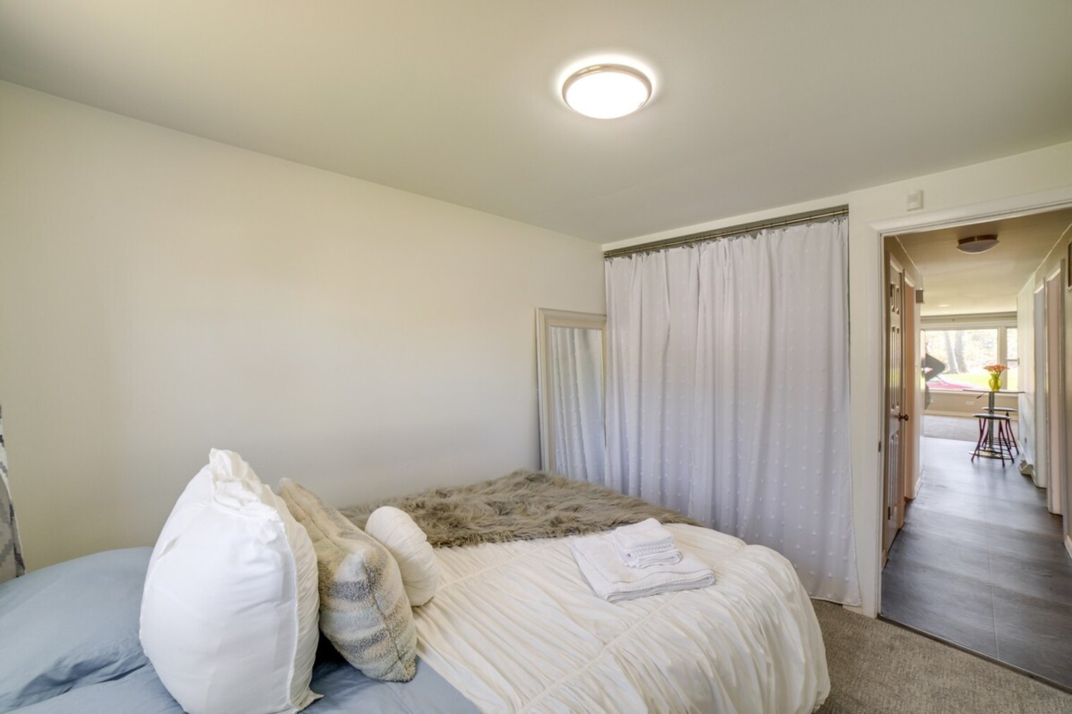 Building Photo - 544 E 92nd Pl