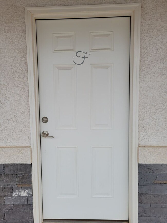 Building Photo - NEW LUXURY ONE BEDROOM APARTMENT FULLY FURNISHED