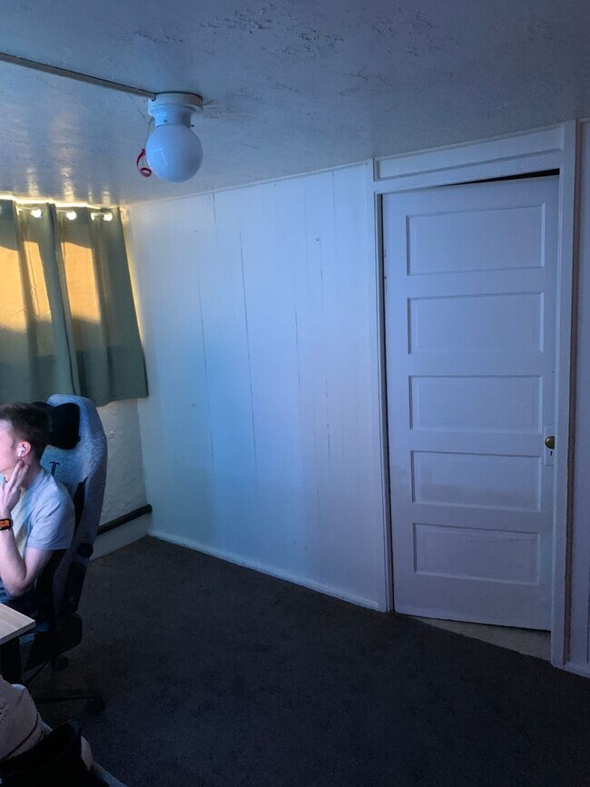 Building Photo - Chang Duplex