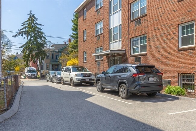 Building Photo - 30 Chester St