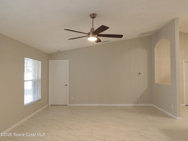 Building Photo - 542 Octavius Rd SW