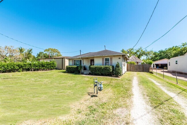 Building Photo - 2835 Beverly Rd