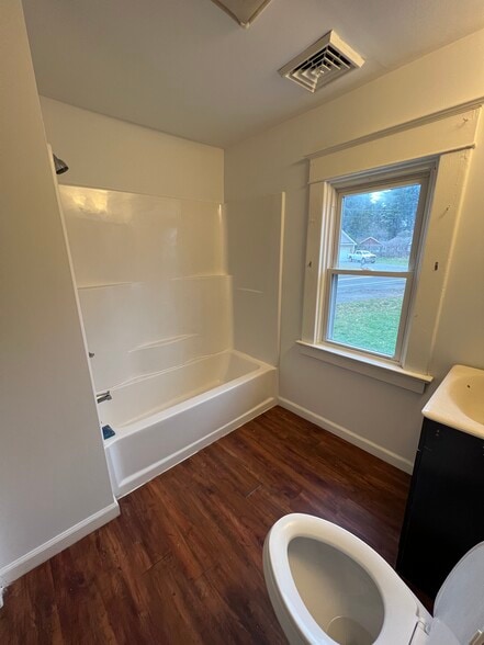 Building Photo - 421 NY-146