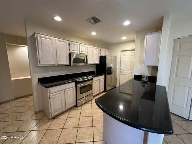 Building Photo - 14462 N Sherwood Dr