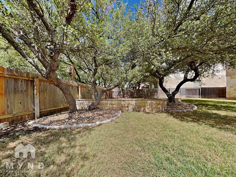 Building Photo - 8009 Levata Dr