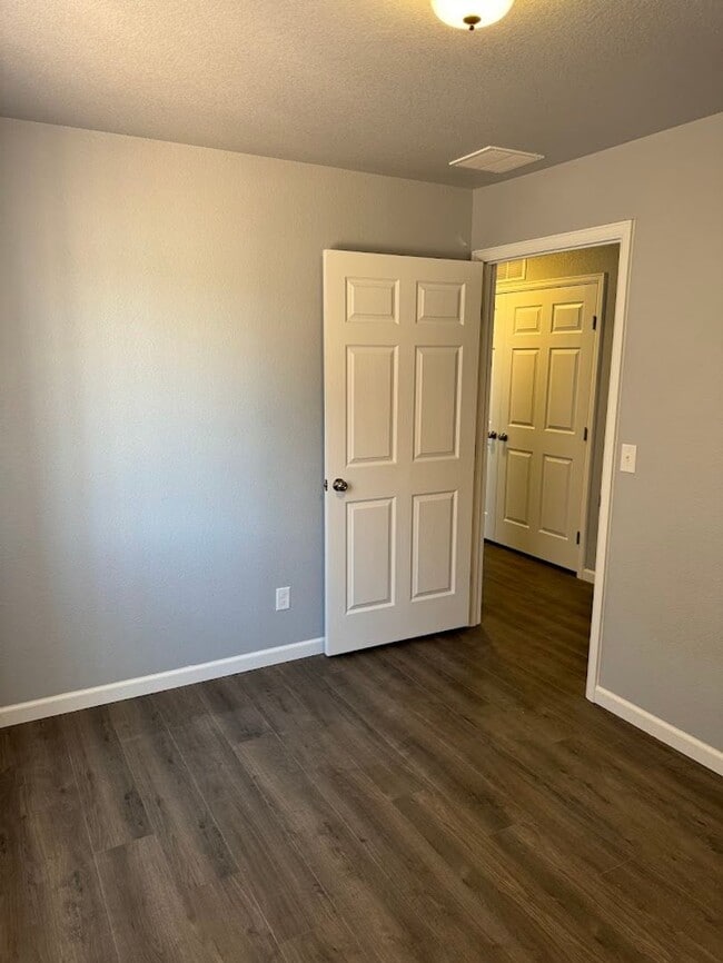 Building Photo - 324-326 W Coral Dr