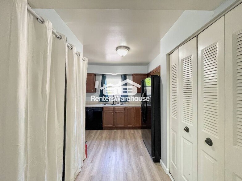 Building Photo - 5031 Clairmont Ct