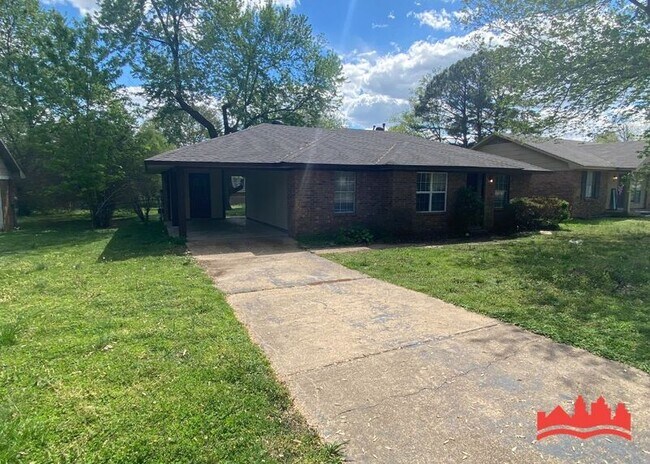 Building Photo - 3645 Carroll Dr