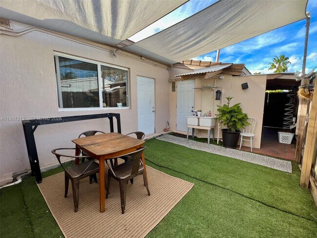 Building Photo - 2040 NE 183rd St