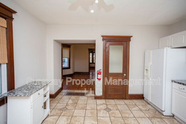 Building Photo - 5753 Rogers Ave