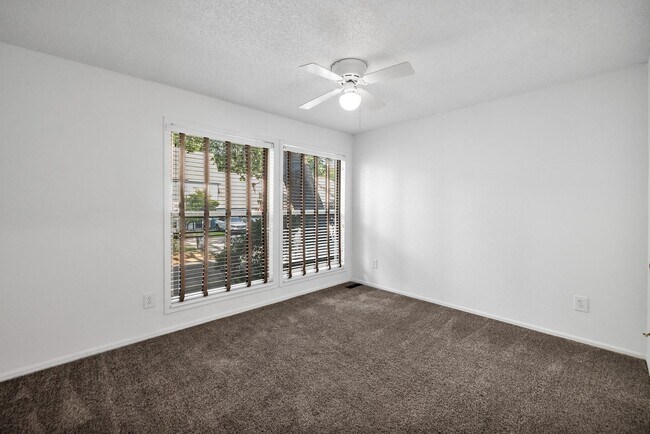 Building Photo - Midtown Comfort & Convenience