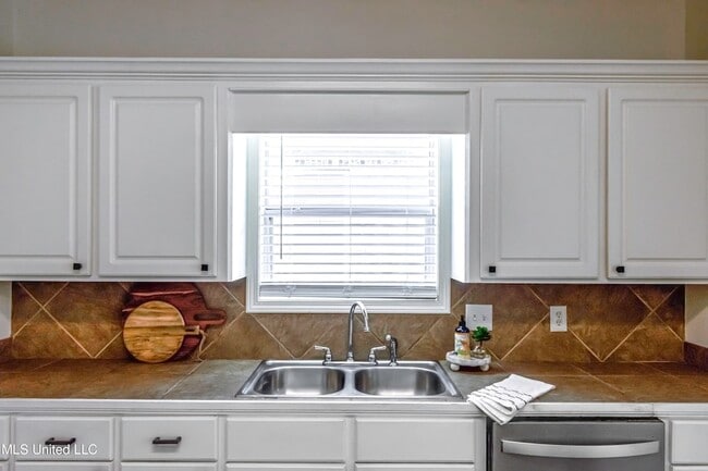 Building Photo - 120 Lennox Pl