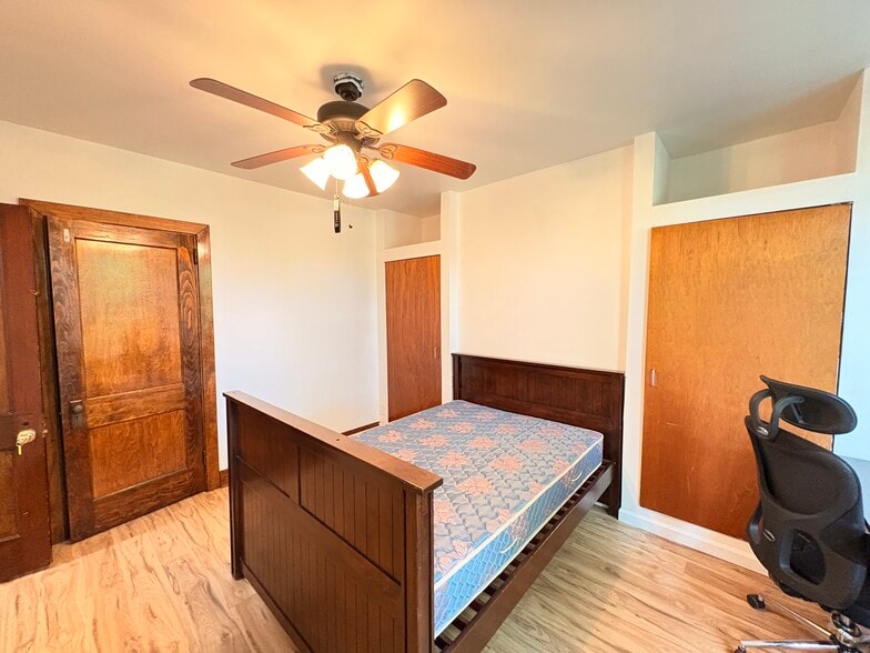 Building Photo - 1045 Flemington St