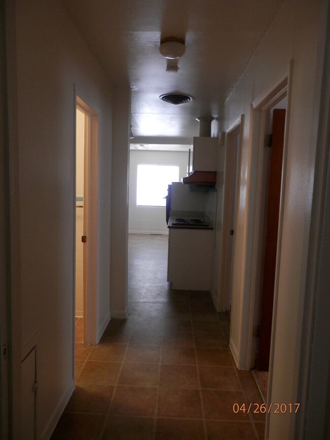 Building Photo - 915 S Platinum Ave