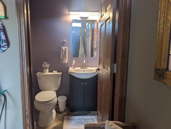 Building Photo - 607 Tamarack Dr W