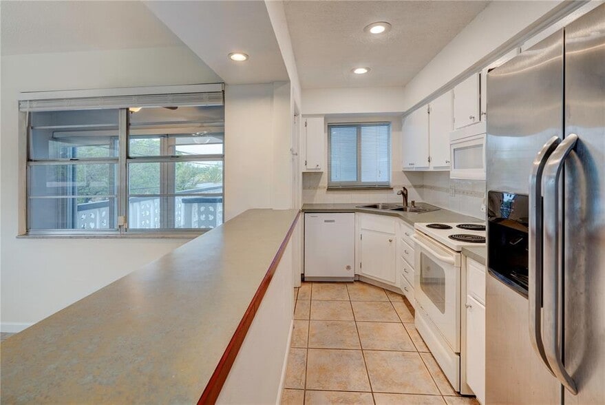 Primary Photo - 1818 Rodman St