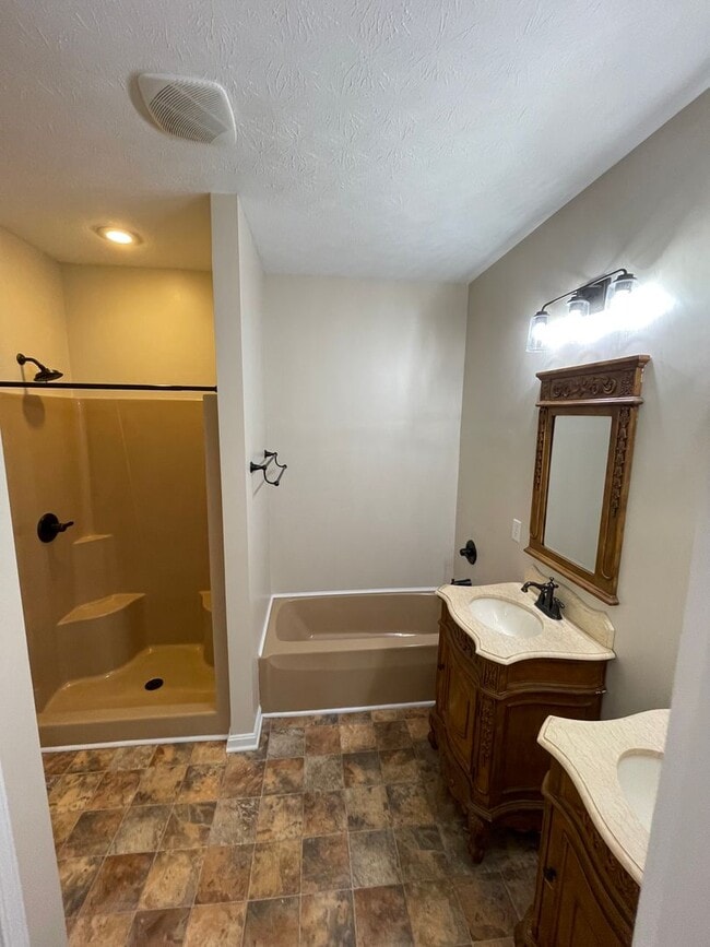 Building Photo - Meticulously Maintained Ranch