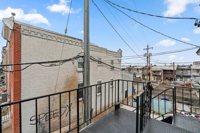 Building Photo - 16 S Conkling St