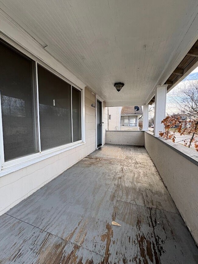 Building Photo - Large three bedroom one bathroom home for rent