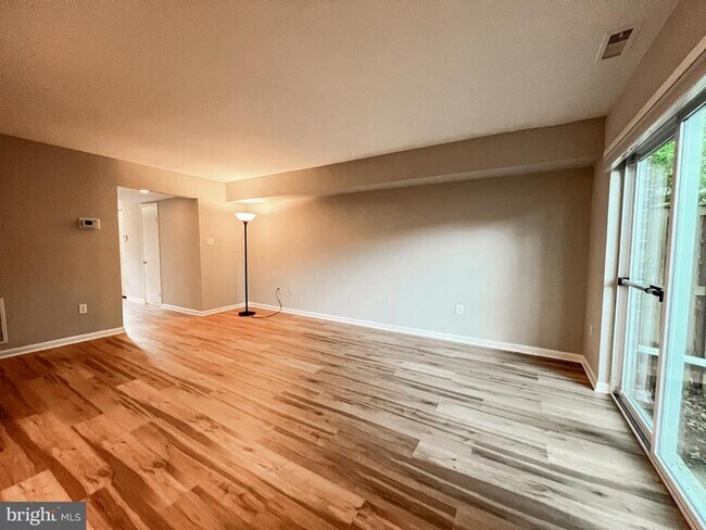 Building Photo - 10863 Bucknell Dr