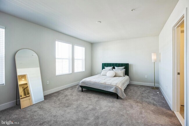 Building Photo - 4165 Brodie Pl