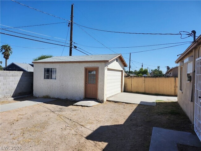 Building Photo - 4624 Evergreen Pl