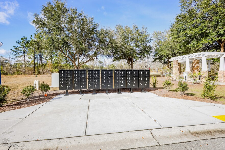 Building Photo - 1008 Autumns Wood Cir E