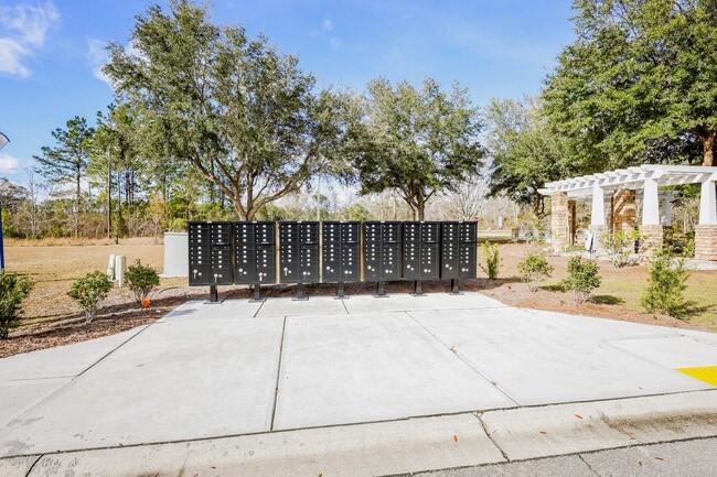 Building Photo - 1007 Autumns Wood Cir E