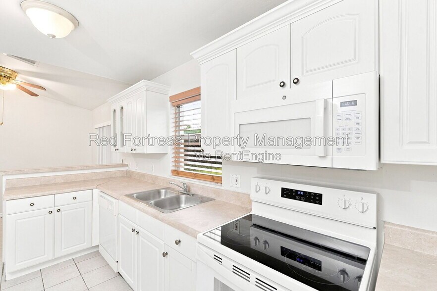 Building Photo - 1814 SW 42nd St