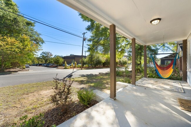 Building Photo - Lovely 3 bedroom bungalow close to downtown Durham!